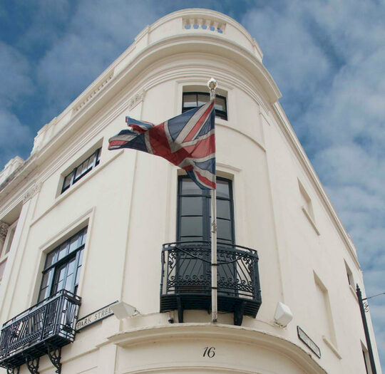 1 Bedroom Apartment For Sale In Park Street, Windsor, Berkshire, SL4