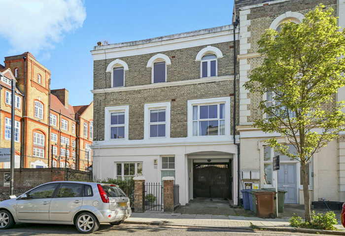 2 Bedroom Apartment To Rent In East Dulwich, London, SE22