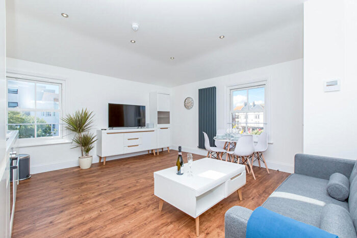 1 Bedroom Flat To Rent In Marine Parade, Worthing, BN11