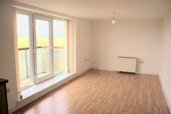 3 Bedroom Apartment To Rent In Lakeside Rise, Manchester, M9