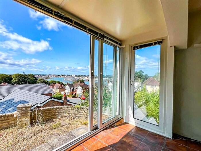 3 Bedroom Detached House For Sale In Bitterne Way, Southampton, Hampshire, SO19