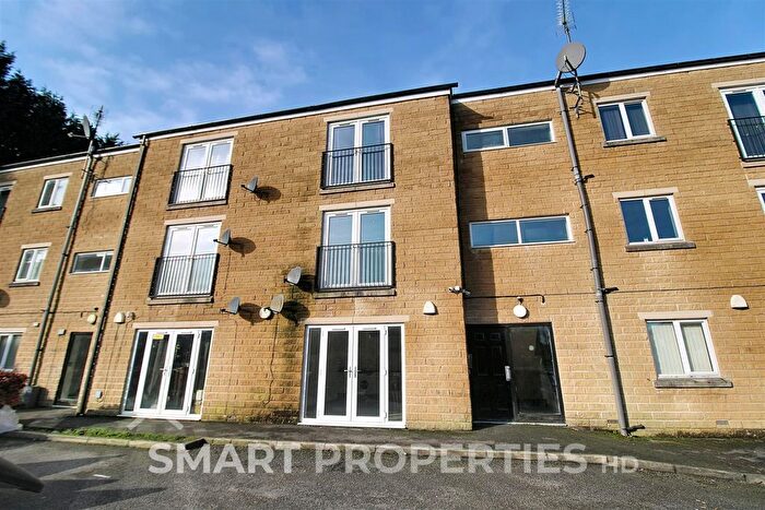 2 Bedroom Flat To Rent In Regency Gardens, Halifax, HX2