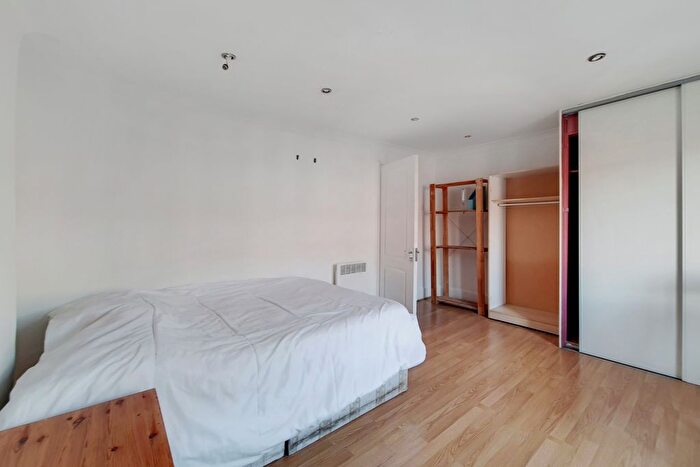 2 Bedroom Flat To Rent In Castelnau Road, London, SW13