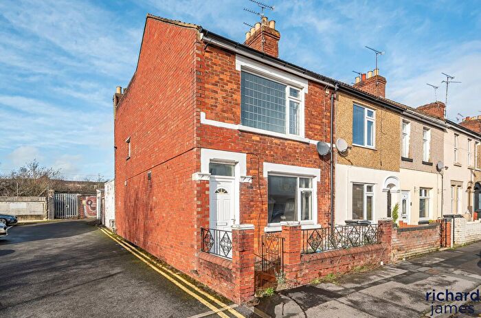 4 Bedroom End Terrace House For Sale In Dean Street, Swindon, SN1