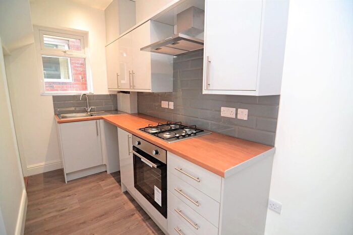 2 Bedroom End Of Terrace House To Rent In Marsh Street, Gomersal, Cleckheaton, BD19
