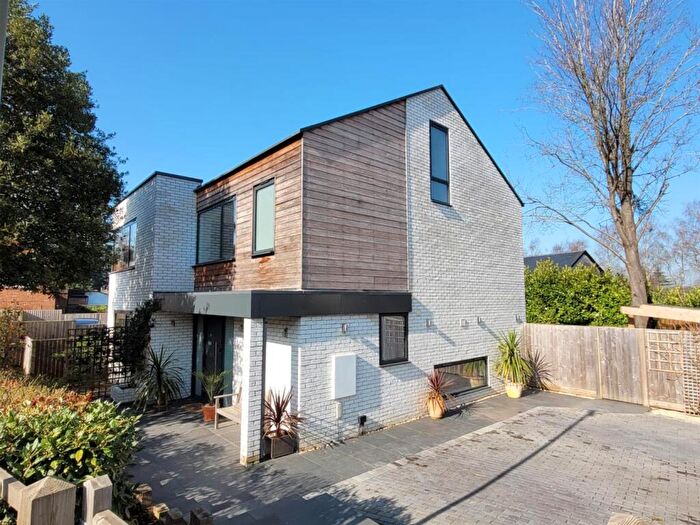 5 Bedroom Detached House For Sale In Greys Road, Henley-on-Thames, RG9