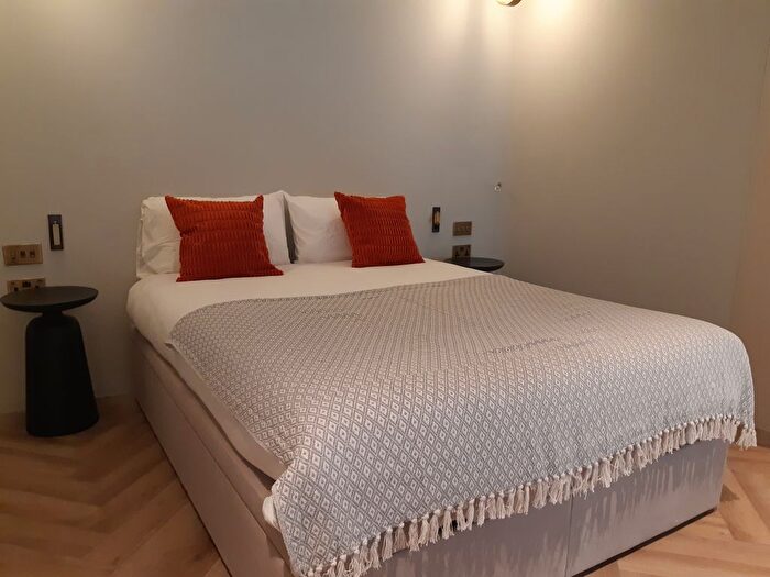 1 Bedroom Flat To Rent In Clanricarde Gardens, Notting Hill, W2