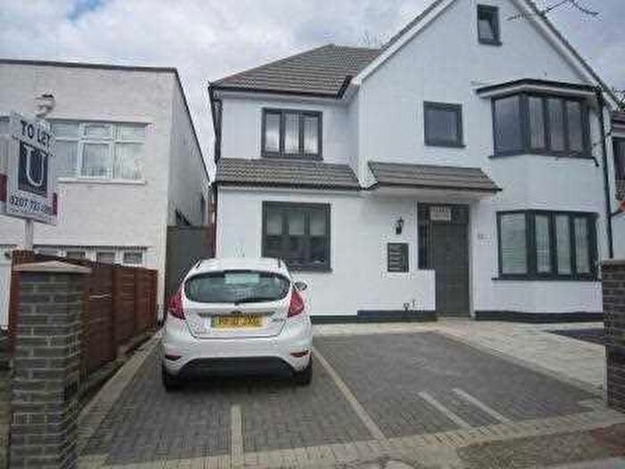 2 Bedroom Apartment To Rent In Llanvanor Road, London, NW2