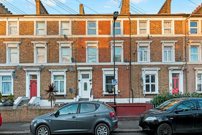 4 Bedroom Apartment To Rent In Vicarage Road, London, E10