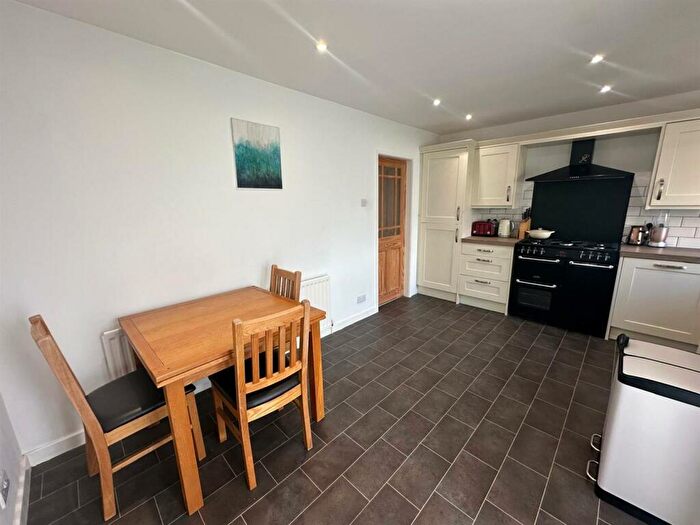 3 Bedroom Terraced House For Sale In Park Road, Cross Hills, BD20