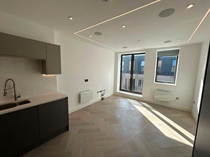 2 Bedroom Apartment To Rent In Knoll Rise, Orpington, BR6