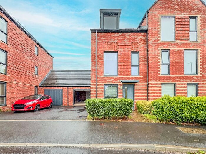 3 Bedroom Semi-Detached House For Sale In Manning Road, Knowle, Bristol, BS4
