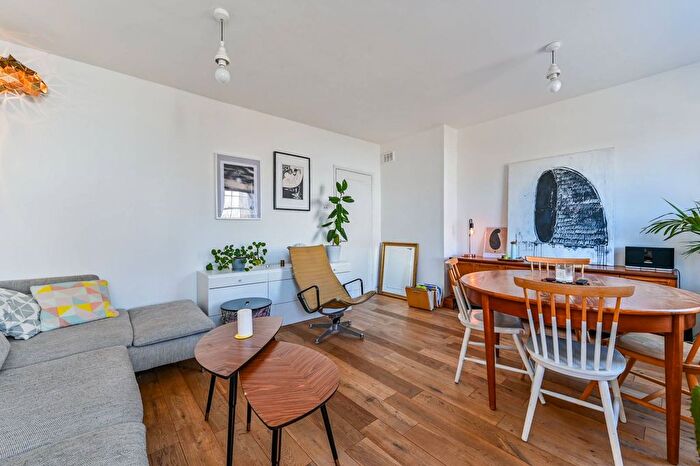 3 Bedroom Flat For Sale In Prince Of Wales Road, Kentish Town, London, NW5
