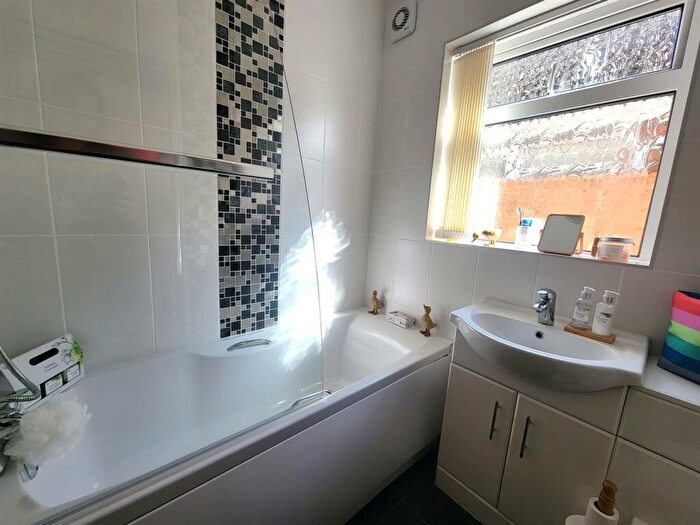 2 Bedroom House For Sale In Draycott Avenue, Hornsea, HU18