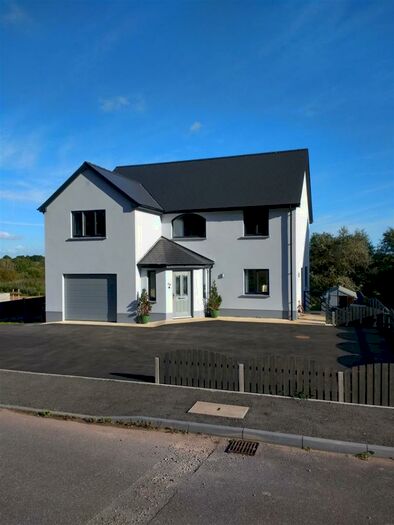 4 Bedroom House For Sale In Dan Y Bryn, Pendine, Carmarthen, SA33