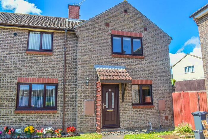 2 Bedroom End Of Terrace House To Rent In May Evans Close, Cam, GL11