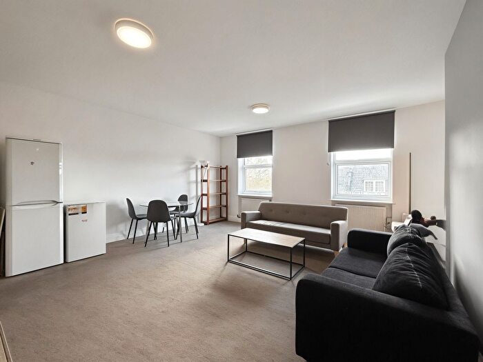 3 Bedroom Flat To Rent In Linburn House, Kilburn High Road, NW6