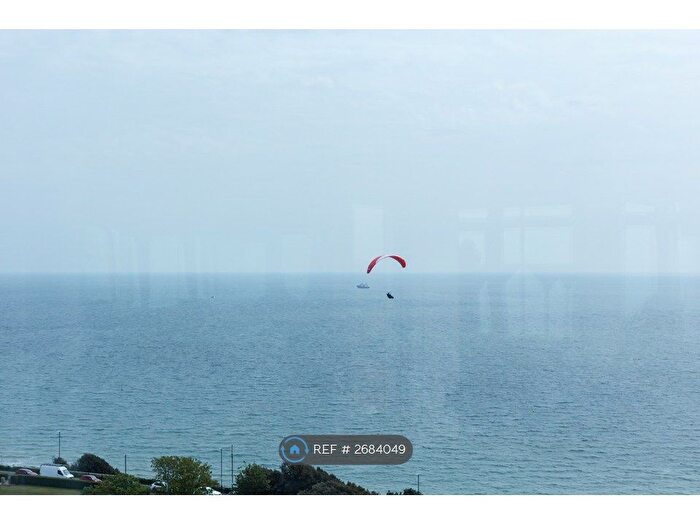 2 Bedroom Flat To Rent In Tower Court, Bournemouth, BH2