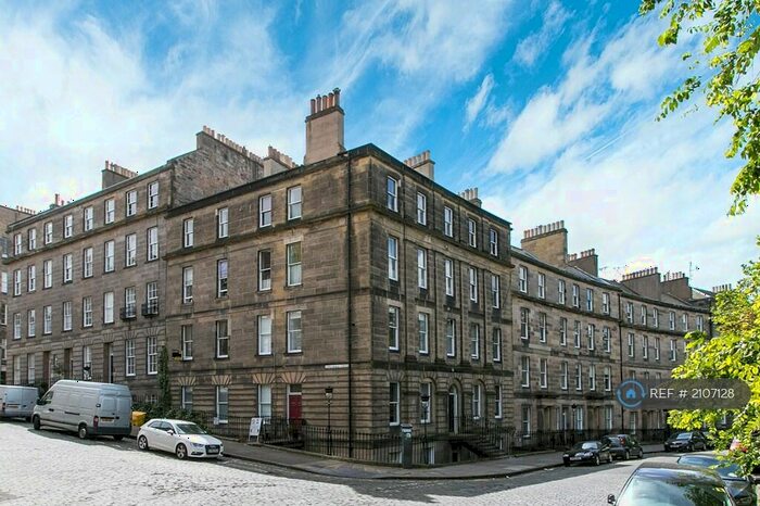 2 Bedroom Flat To Rent In Royal Crescent, Edinburgh, EH3
