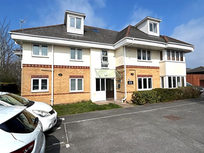 2 Bedroom Flat To Rent In Daisy Close, Poole, BH15