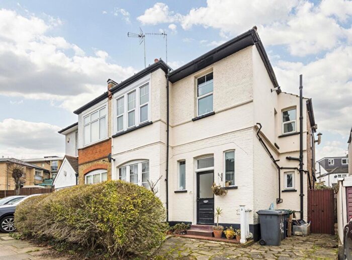 2 Bedroom Flat To Rent In Rowsley Avenue, Hendon, London, NW4