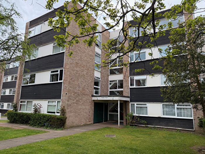 2 Bedroom Flat To Rent In Surbiton, Surrey, KT5