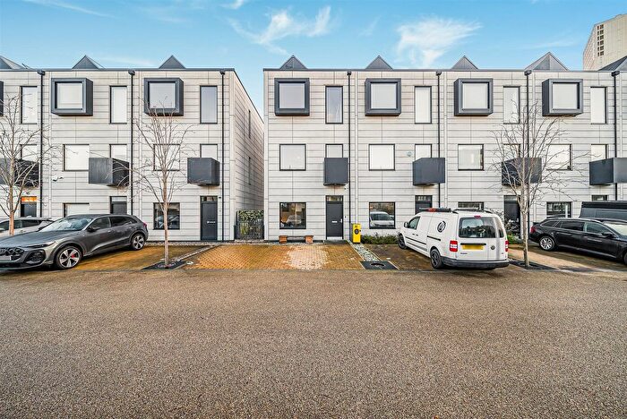 5 Bedroom Property For Sale In Senior Lane, Salford, M3