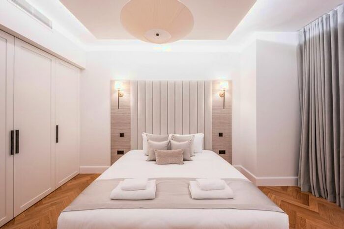 4 Bedroom Maisonette To Rent In Wigmore Place, Marylebone, London, W1U