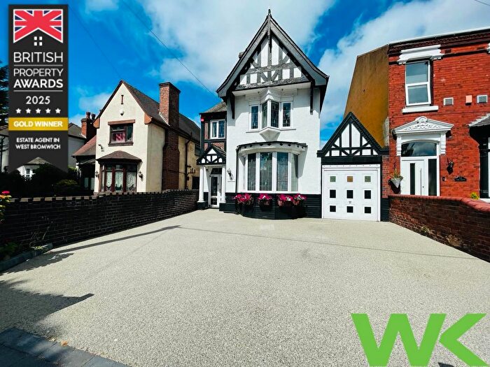 4 Bedroom Detached House For Sale In Hollyhedge Road, West Bromwich, B71