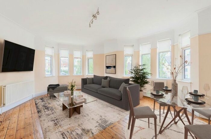 3 Bedroom Flat To Rent In Donnington Road, London, NW10