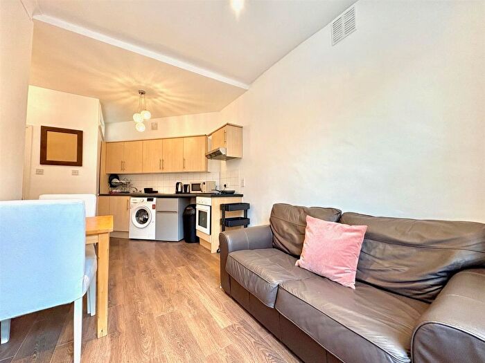 Studio To Rent In Richmond Way, Brook Green, W14