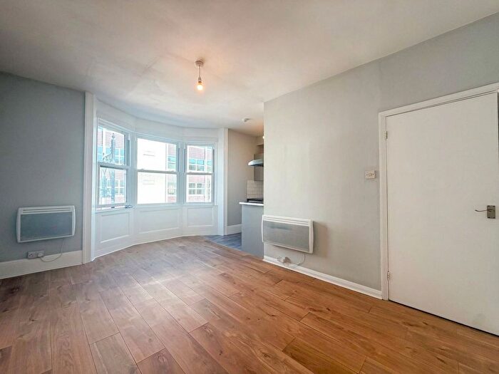 1 Bedroom Flat To Rent In Queens Road, Brighton, BN1