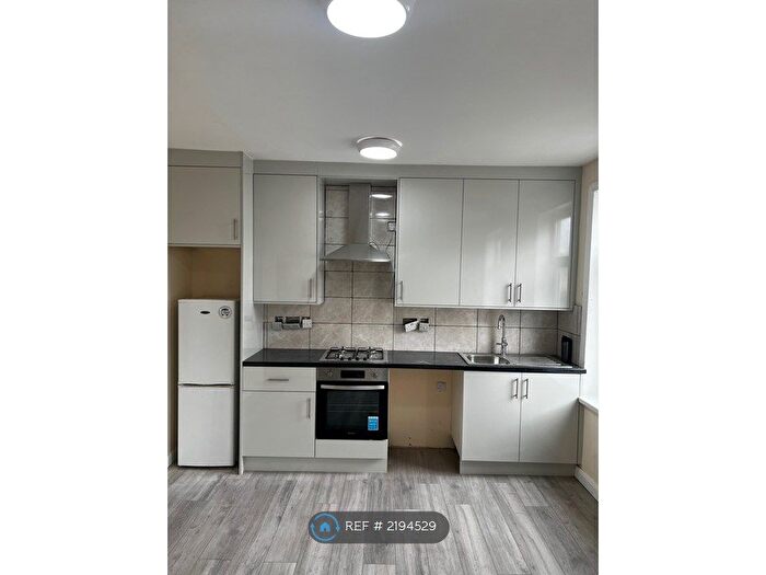 2 Bedroom Flat To Rent In Kingsley Road, Hounslow, TW3