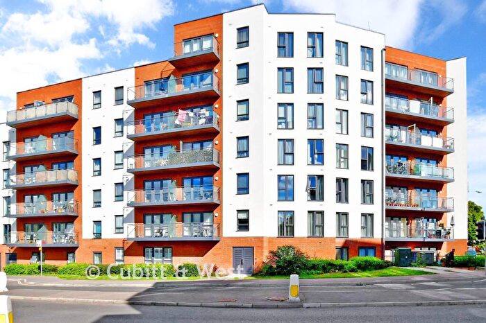 2 Bedroom Flat For Sale In Ifield Road, West Green, Crawley, West Sussex, RH11