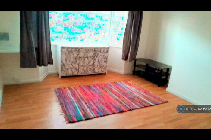 2 Bedroom Flat To Rent In Willow Walk, Spalding, PE11