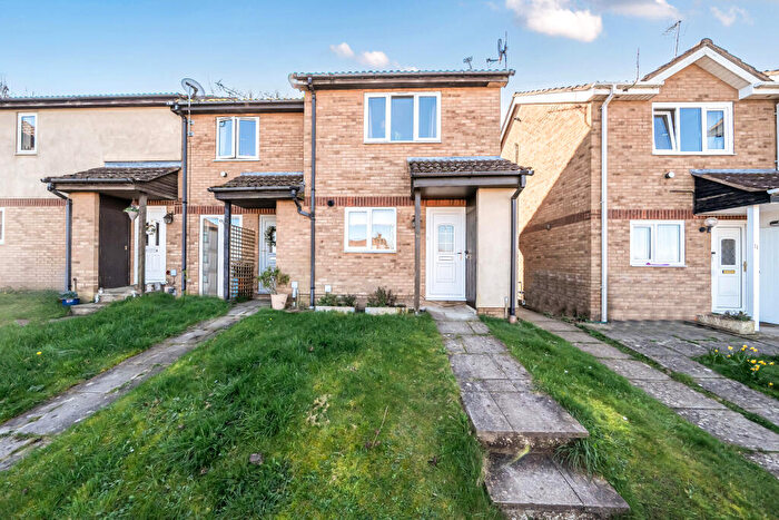 2 Bedroom End Of Terrace House For Sale In Ramsthorn Close, Woodhall Park, Swindon, SN2