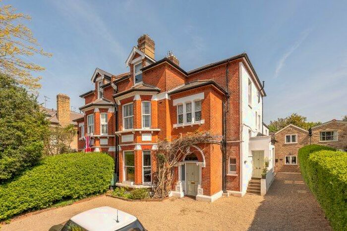 3 Bedroom Flat To Rent In Earlsfield Road, London, SW18