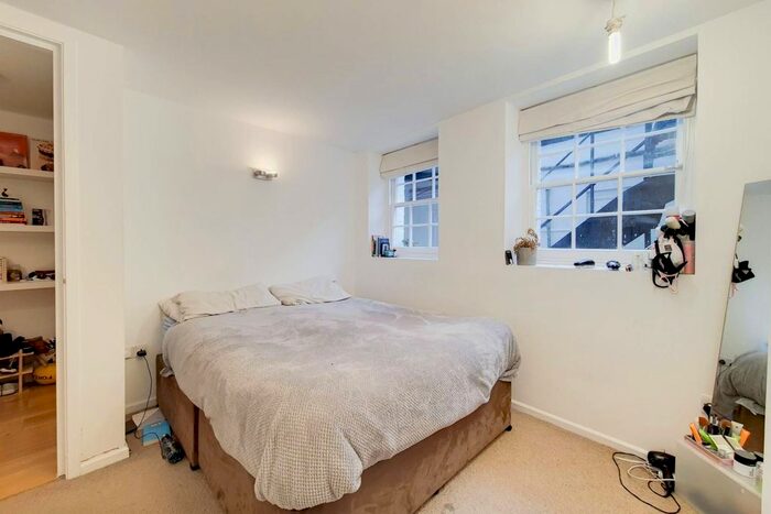 1 Bedroom Maisonette To Rent In Amwell Street, Clerkenwell, London, EC1R
