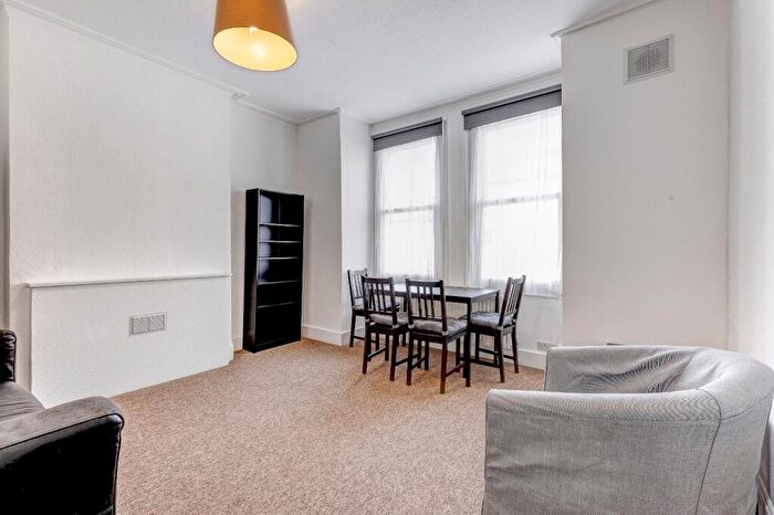2 Bedroom Flat To Rent In Theatre Street, London, SW11