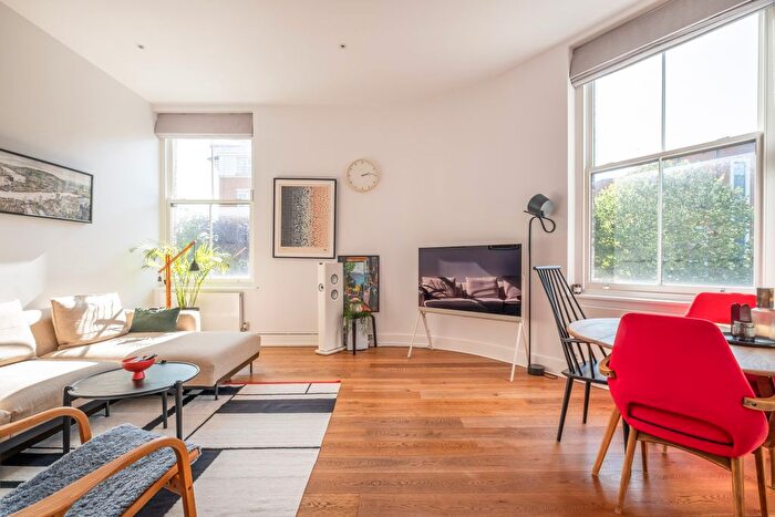 2 Bedroom Flat For Sale In Upper Richmond Road, London, SW15