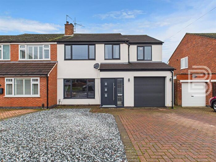 4 Bedroom Semi Detached House For Sale In Dyson Close, Hillmorton, Rugby, CV21