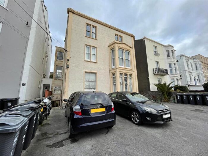2 Bedroom Flat For Sale In Park Place, Weston-Super-Mare, BS23