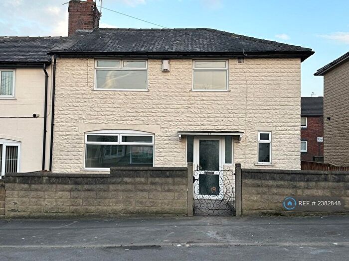 3 Bedroom End Of Terrace House To Rent In Woodhouse Hill Place, Leeds, LS10