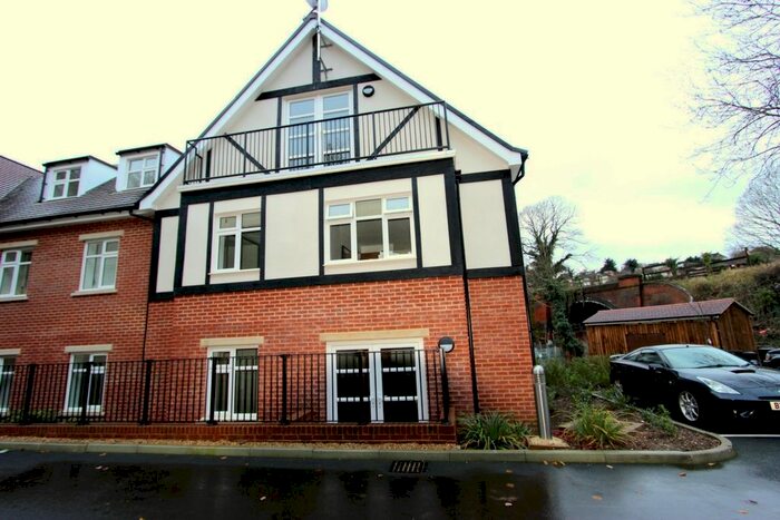 2 Bedroom Flat To Rent In Lower Barn Road, Purley, CR8