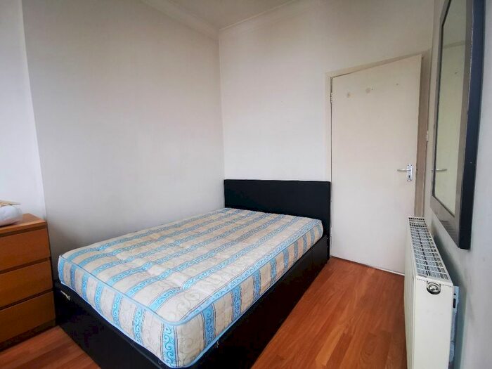 2 Bedroom Flat To Rent In Kingsland High Street, London, E8