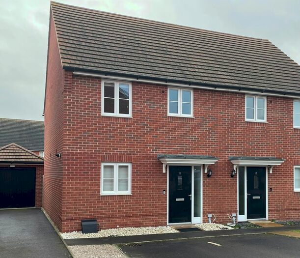 3 Bedroom Semi-Detached House To Rent In Lawrence Place, Shinfield, Reading, RG2