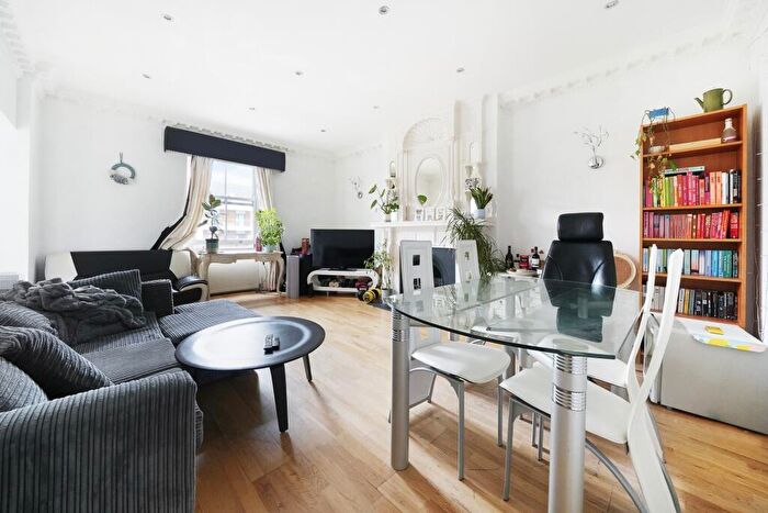 2 Bedroom Flat For Sale In Camden Road, Islington, N7