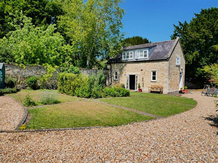 3 Bedroom Detached House For Sale In The Green, Calne, SN11