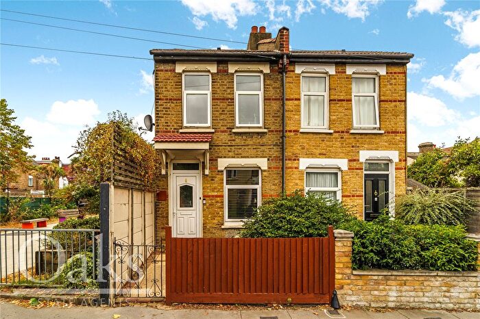 2 Bedroom End Of Terrace House For Sale In Dartnell Road, East Croydon, CR0