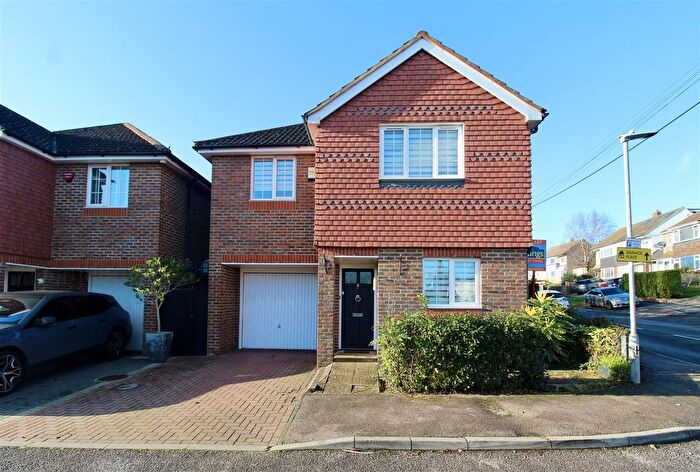 4 Bedroom Detached House To Rent In Friern Close, Cheshunt, EN7